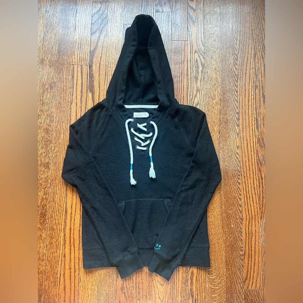 black hollister hoodie w/ string neckline detail